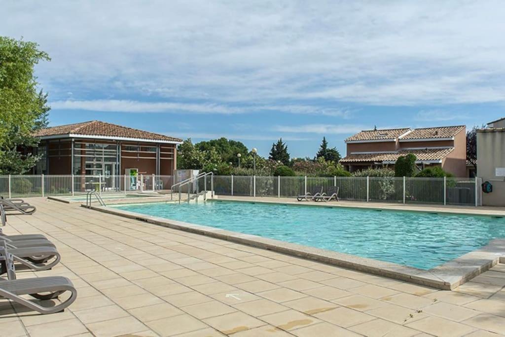 La Provencale Apartment Saint-Saturnin-les-Avignon Exterior photo